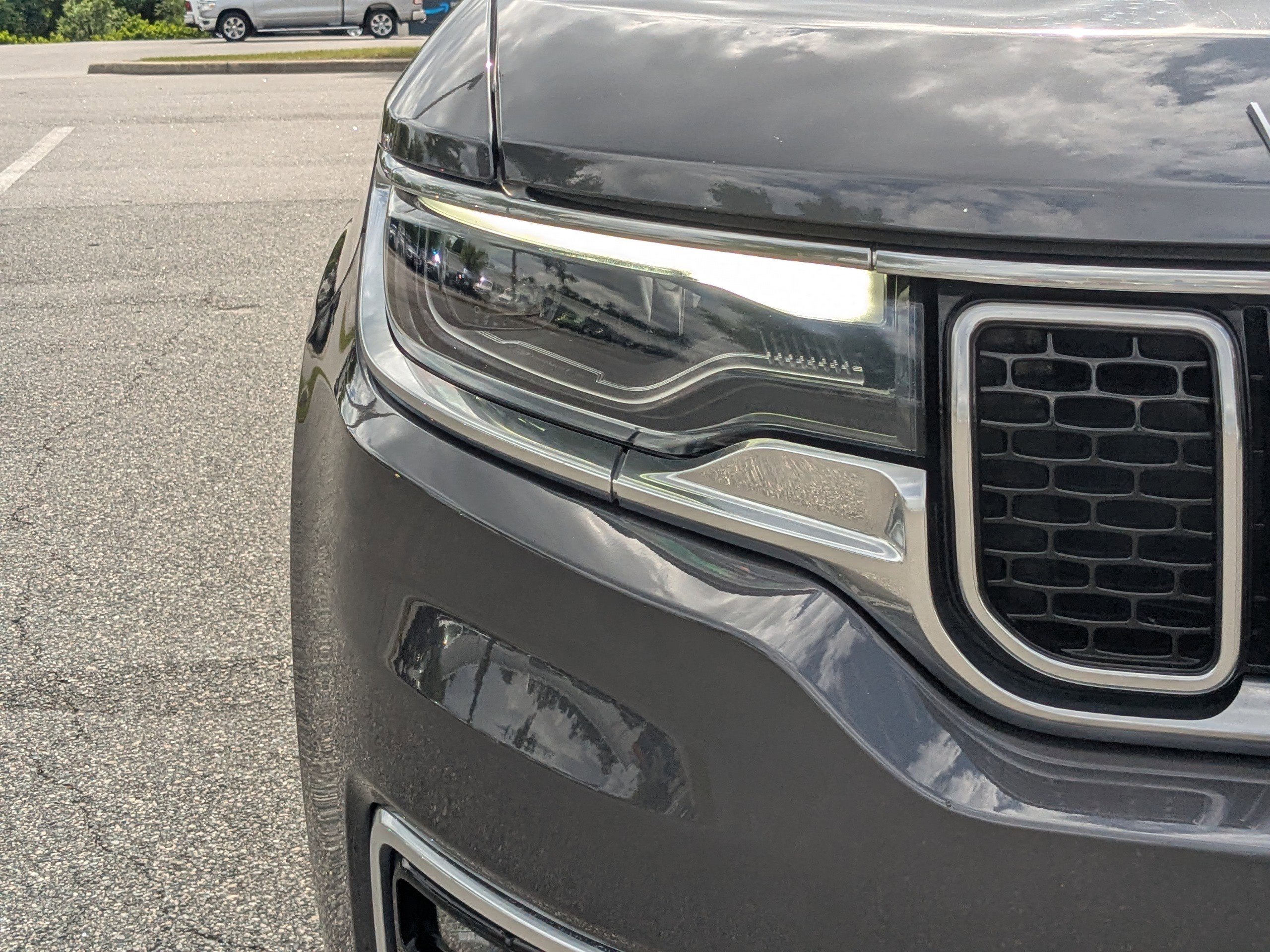 Certified 2024 Jeep Wagoneer L Series II w/ Flexible Seating Group AWD/4WD image 9