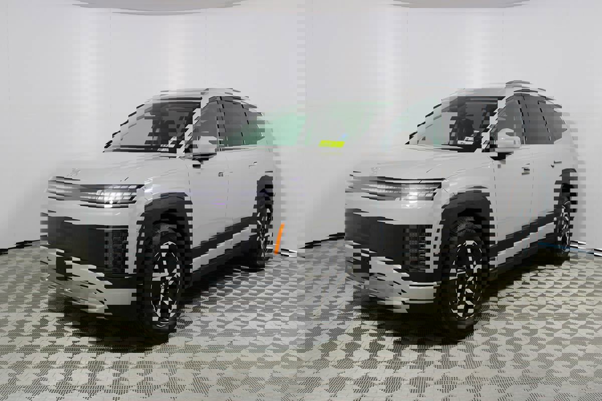 Used 2026 Hyundai Ioniq 9 SE image 3