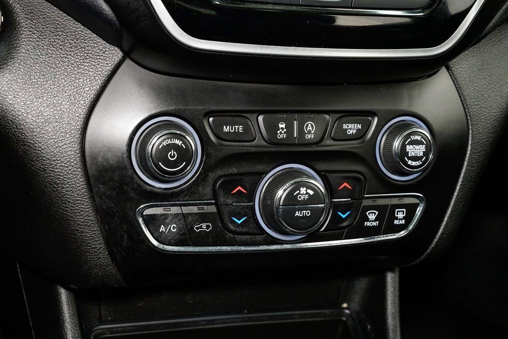 Used 2019 Jeep Cherokee Limited image 18