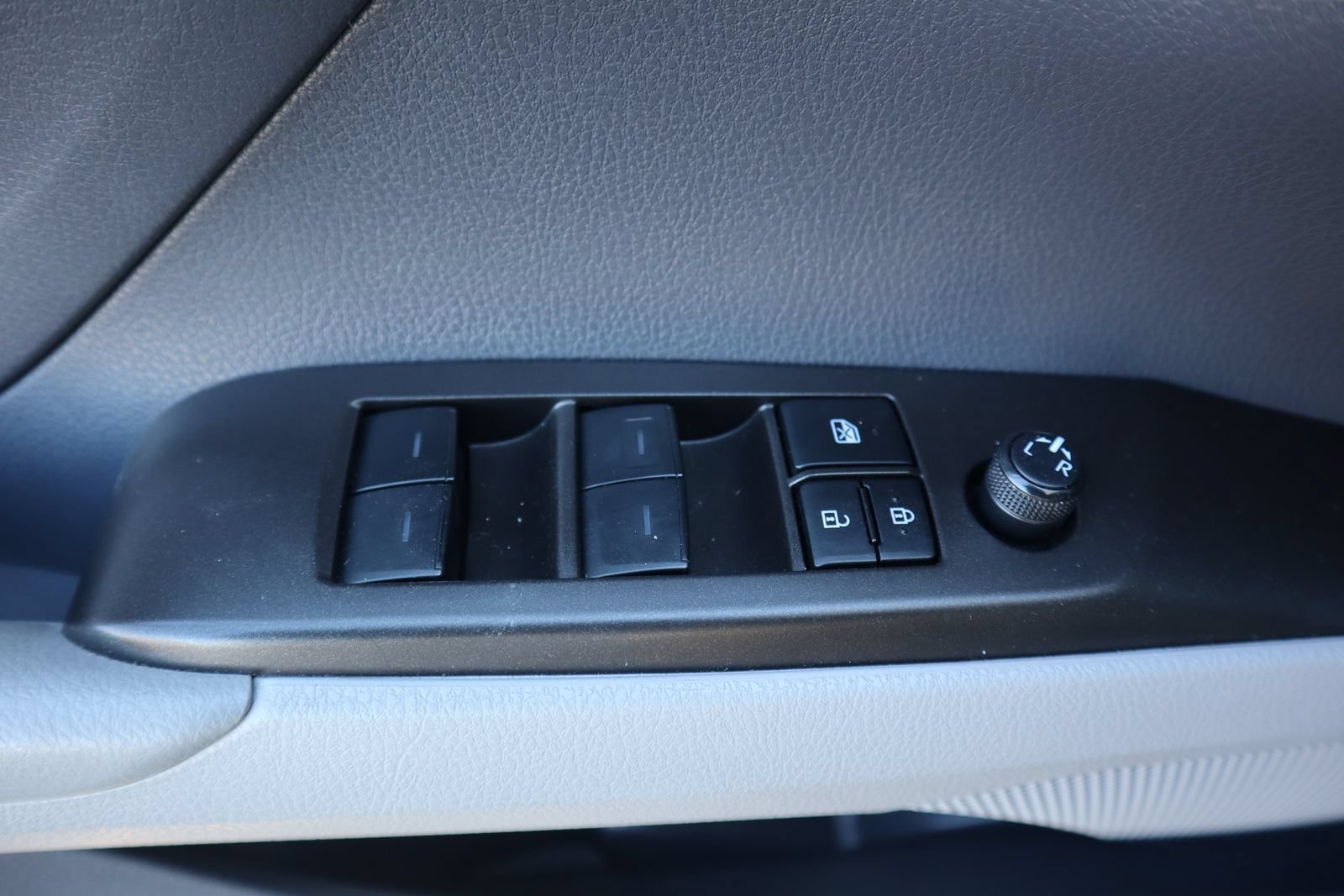 Used 2024 Toyota Camry SE FWD image 13