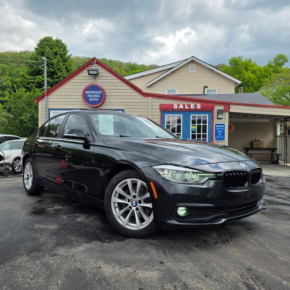 Used 2017 BMW 320i xDrive Sedan AWD/4WD image 2