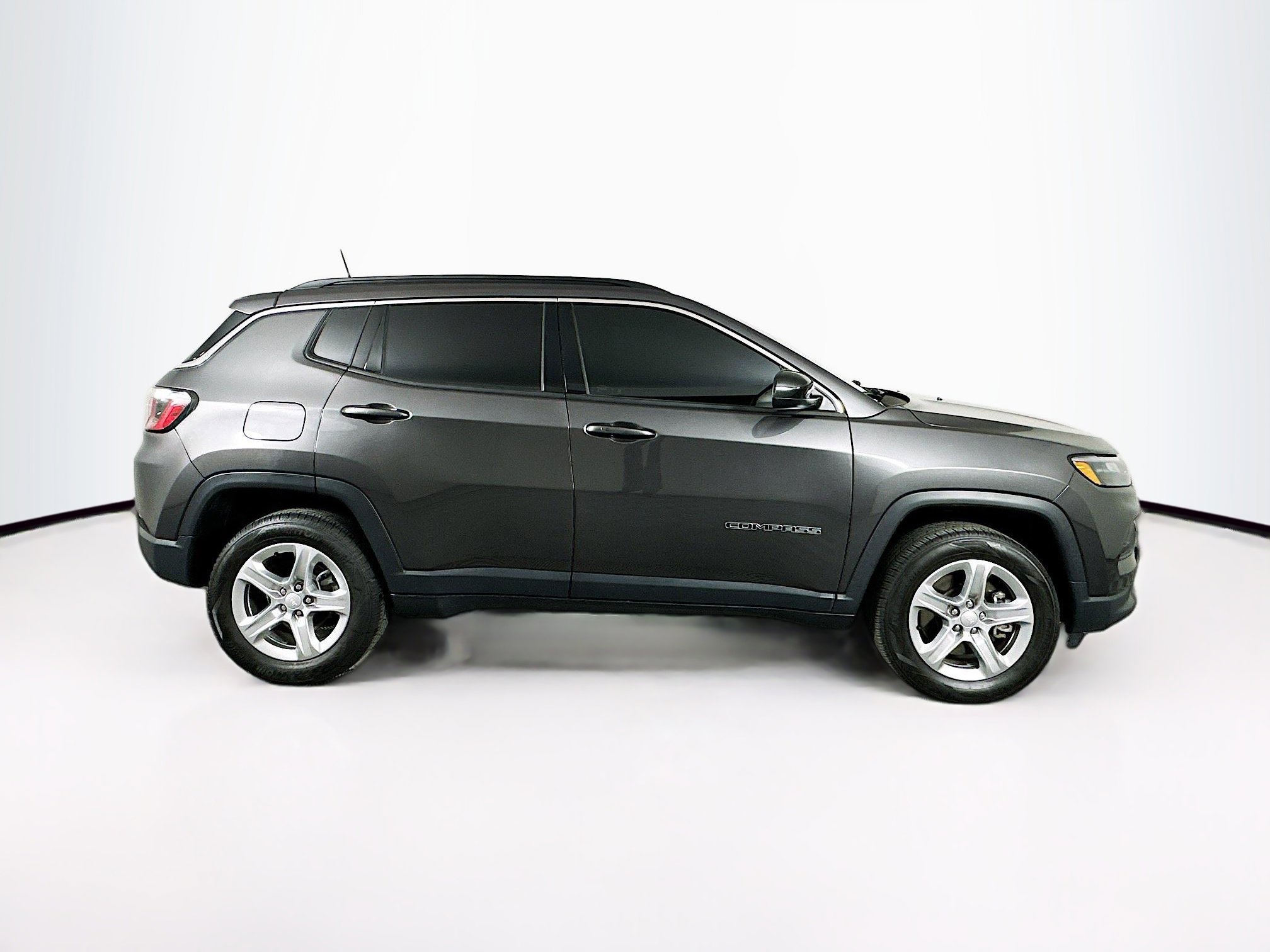 Used 2023 Jeep Compass Latitude image 10