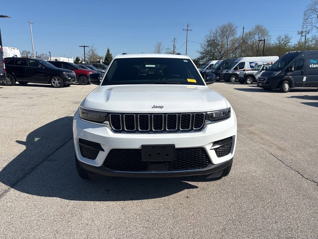 Used 2024 Jeep Grand Cherokee Laredo image 2