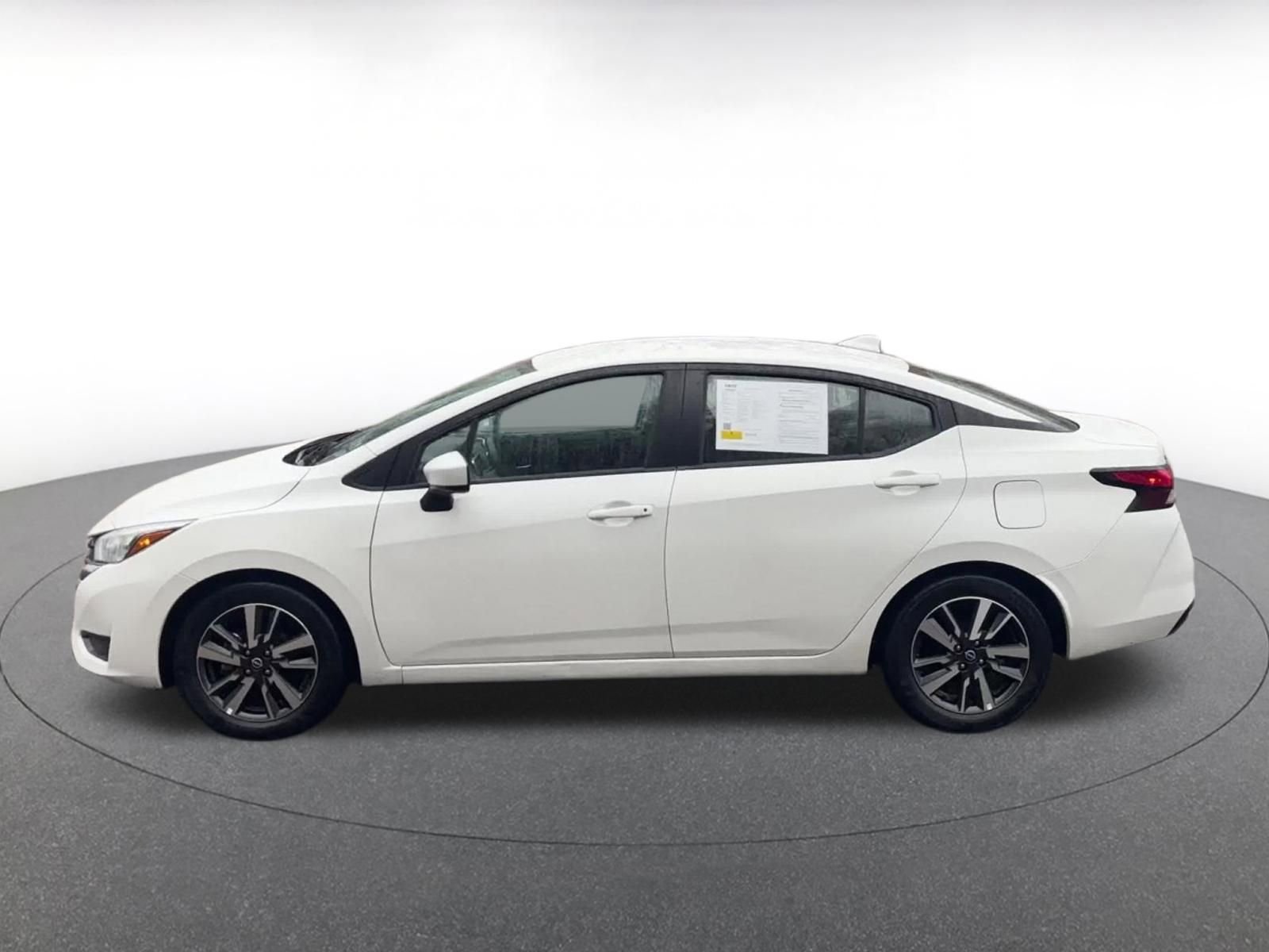 Used 2025 Nissan Versa SV image 9