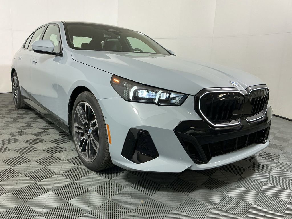 Certified 2026 BMW 540i xDrive w/ Executive Package AWD/4WD image 4
