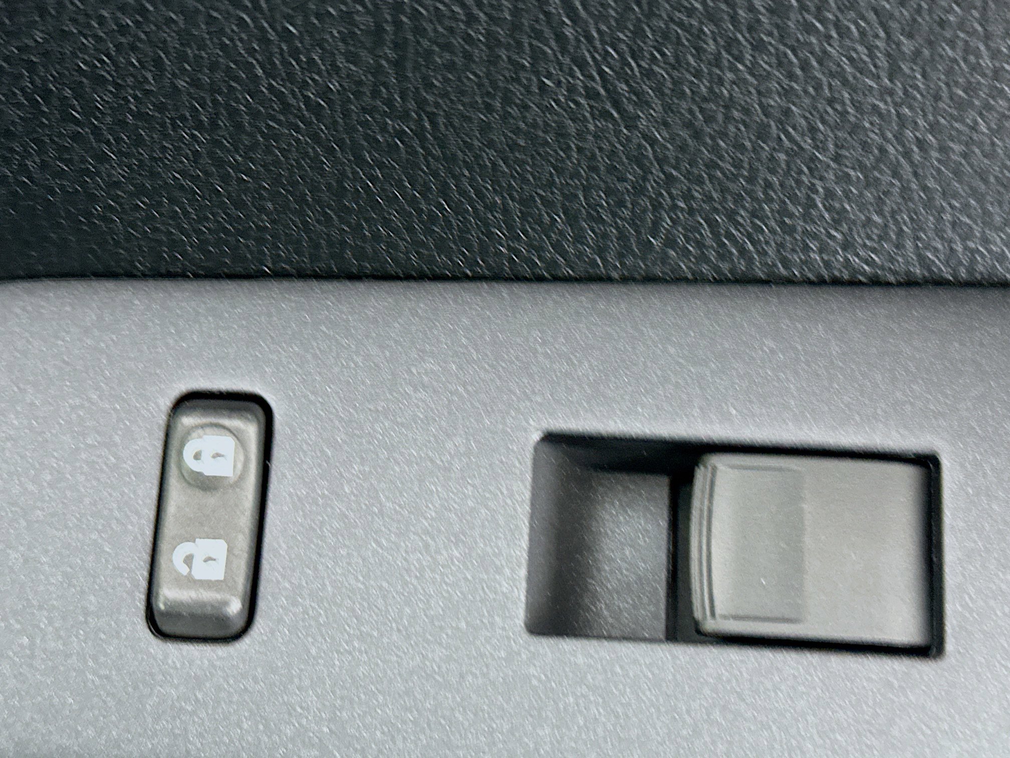 Used 2016 Toyota RAV4 XLE image 28