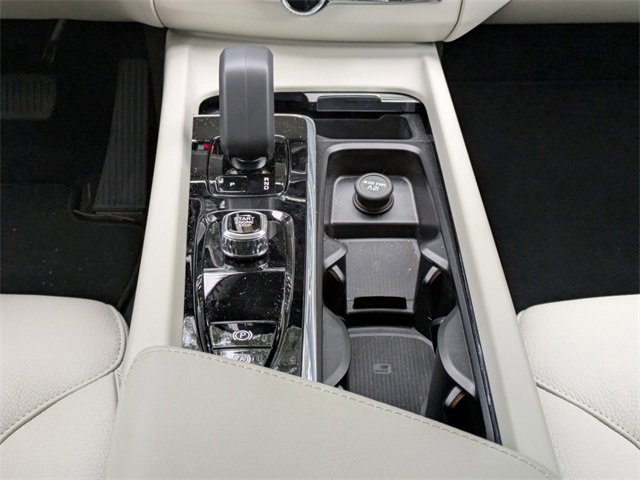 New 2025 Volvo XC60 B5 Plus w/ Climate Package image 17