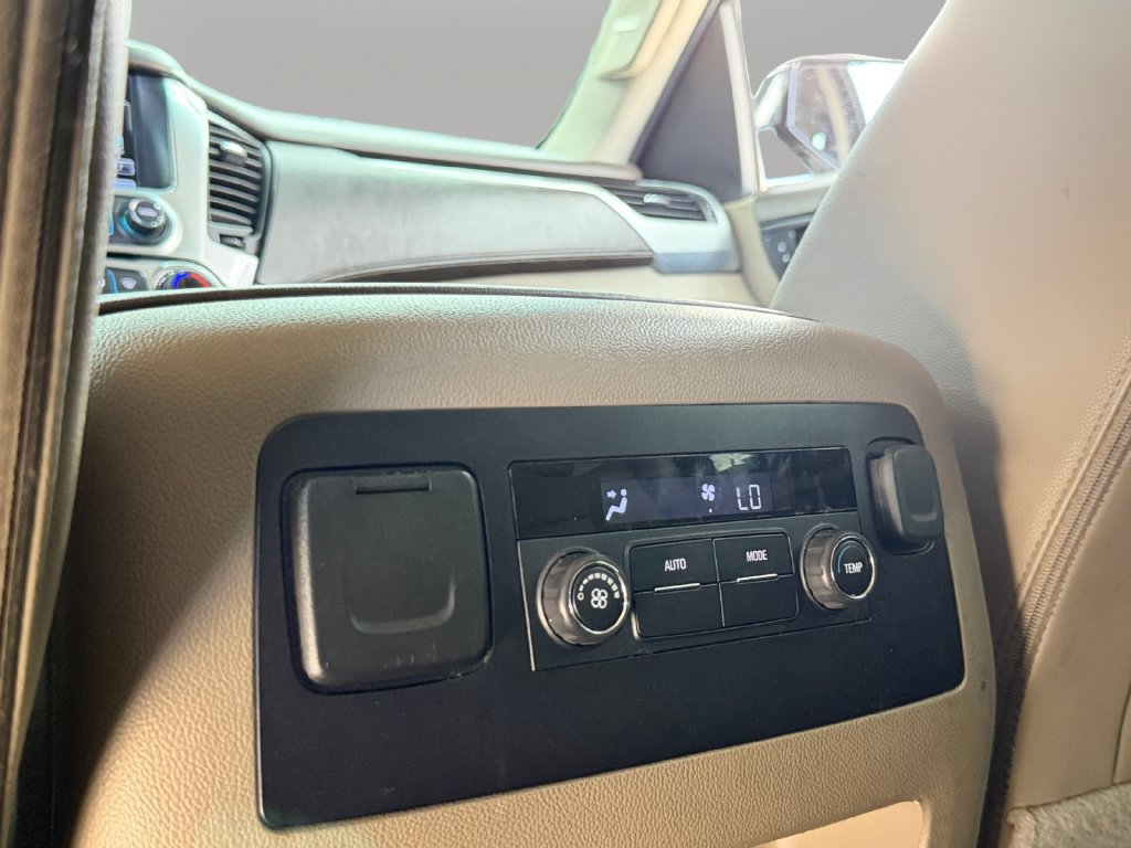 Used 2018 Chevrolet Suburban LT AWD/4WD image 21