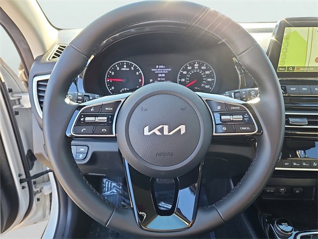 Certified 2023 Kia Seltos EX image 18