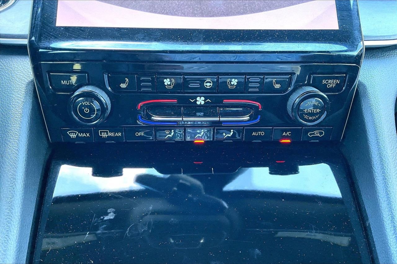 Certified 2025 Jeep Grand Cherokee L Limited w/ Luxury Tech Group II image 20