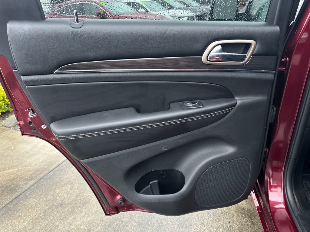 Used 2017 Jeep Grand Cherokee Overland w/ Jeep Active Safety Group image 13