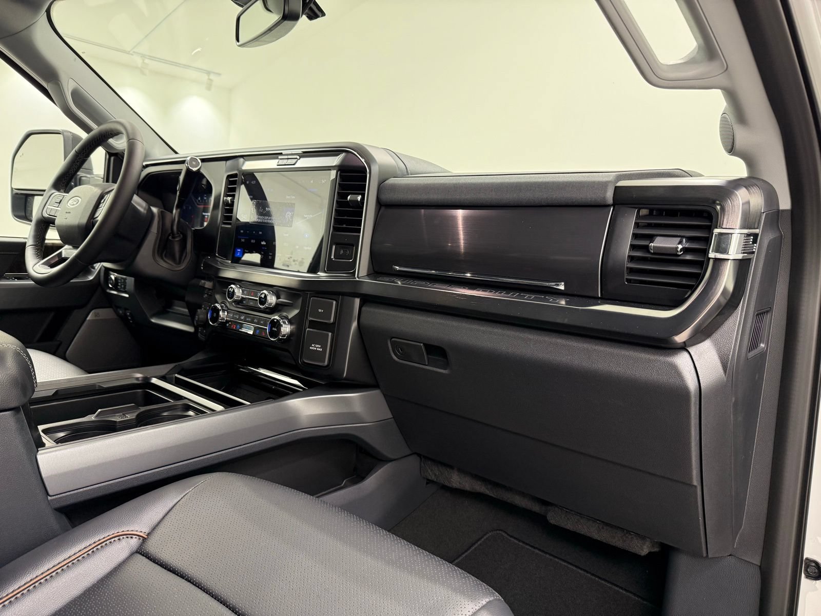 New 2026 Ford F250 Lariat w/ Black Appearance Package AWD/4WD image 38