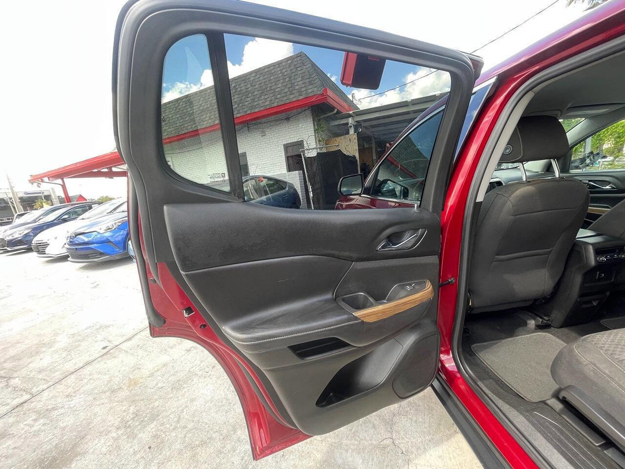 Used 2018 GMC Acadia SLE AWD/4WD image 9