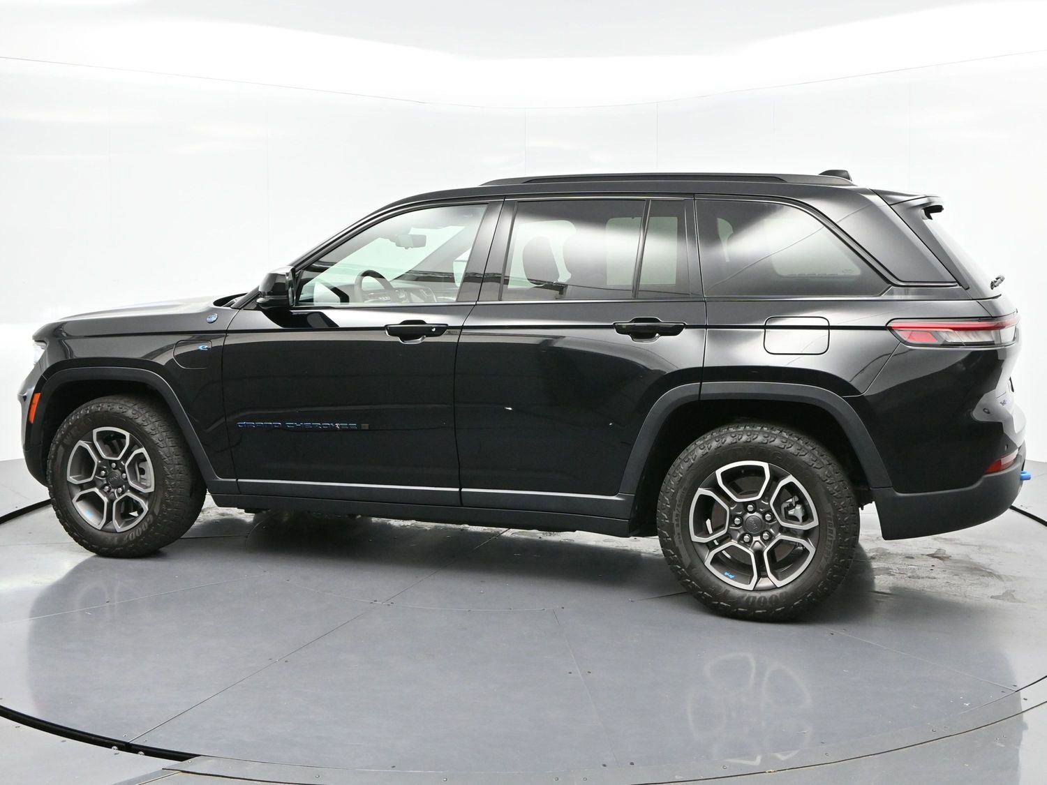 Used 2022 Jeep Grand Cherokee Trailhawk w/ Luxury Tech Group III AWD/4WD image 5