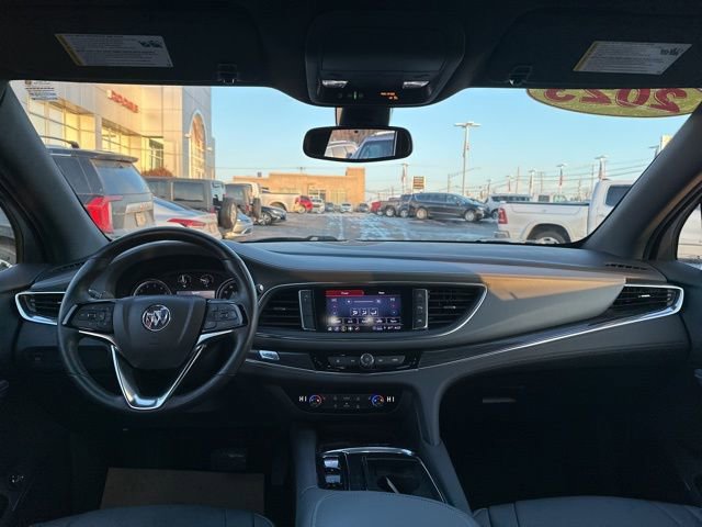 Used 2023 Buick Enclave Essence image 20