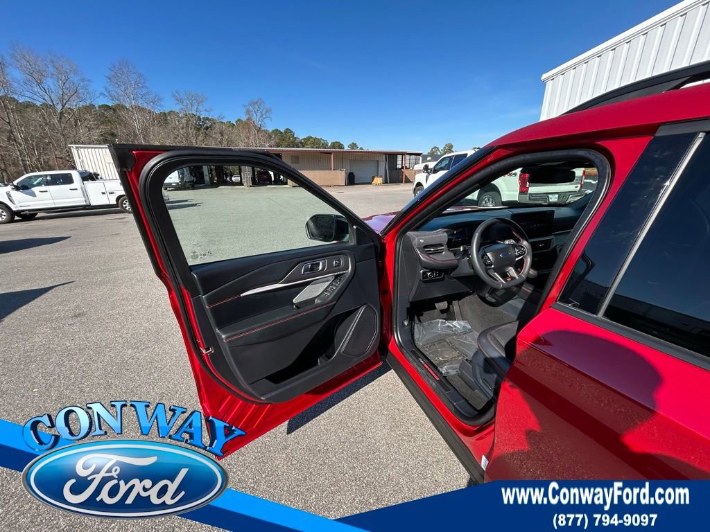 Used 2025 Ford Explorer ST image 29