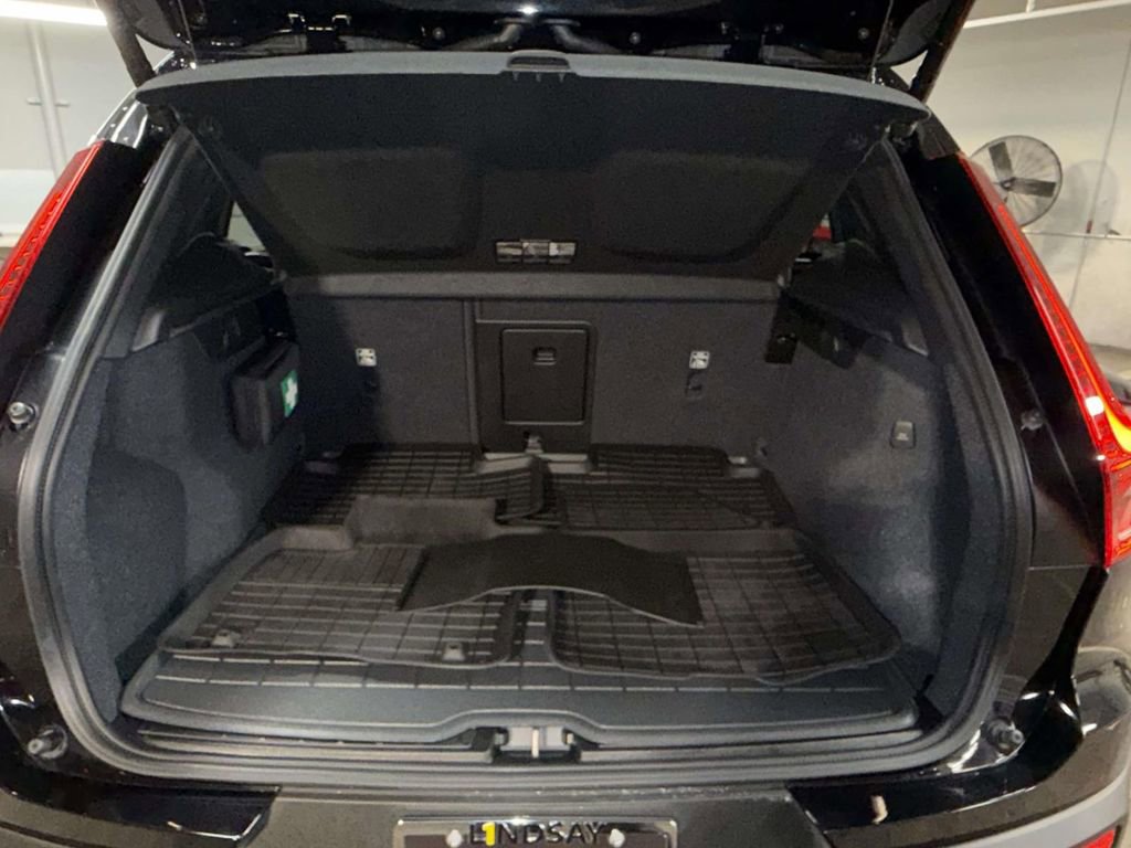 Used 2024 Volvo XC40 B5 Ultimate w/ Protection Package Premier AWD/4WD image 17