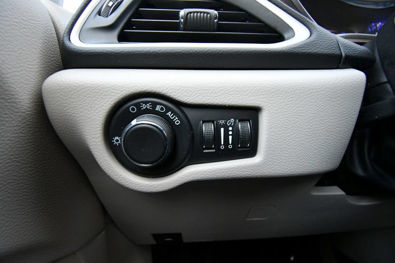 Used 2024 Chrysler Voyager LX FWD image 19