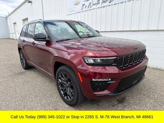 Used 2024 Jeep Grand Cherokee Summit AWD/4WD image 3