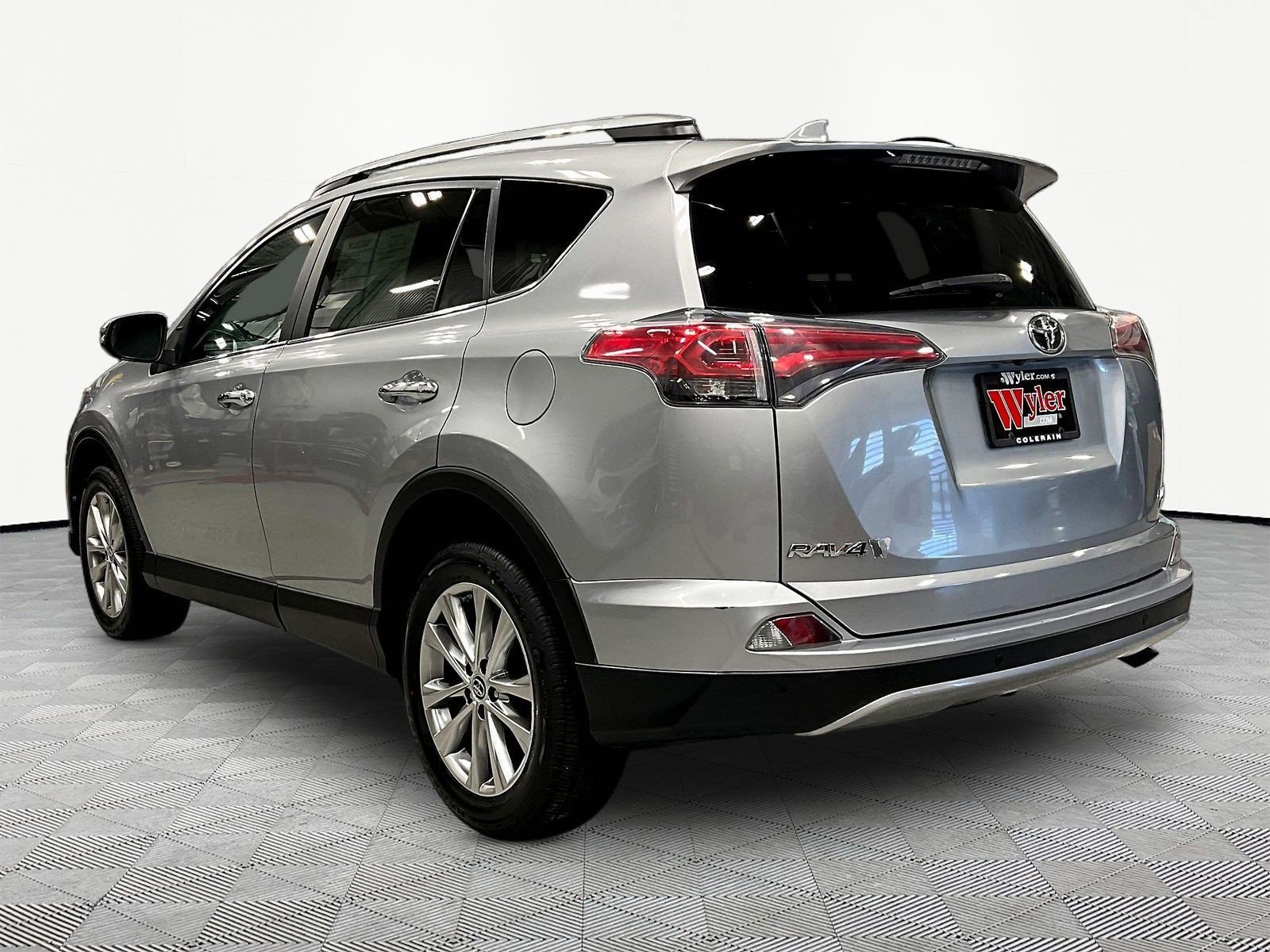 Used 2017 Toyota RAV4 Limited w/ Advanced Technology Package AWD/4WD image 4