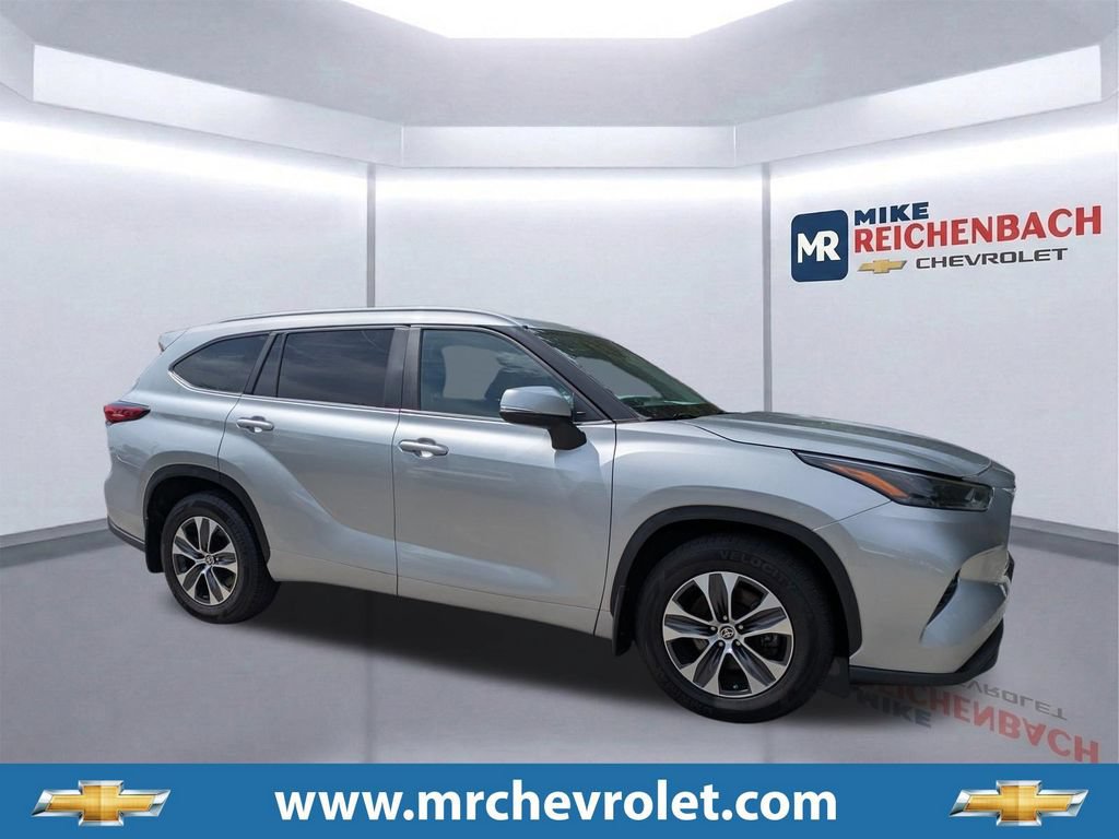Used 2023 Toyota Highlander XLE