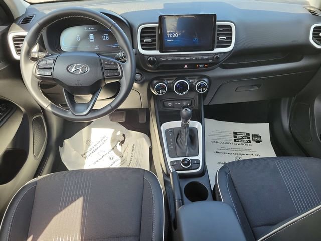 Used 2025 Hyundai Venue Limited FWD image 15