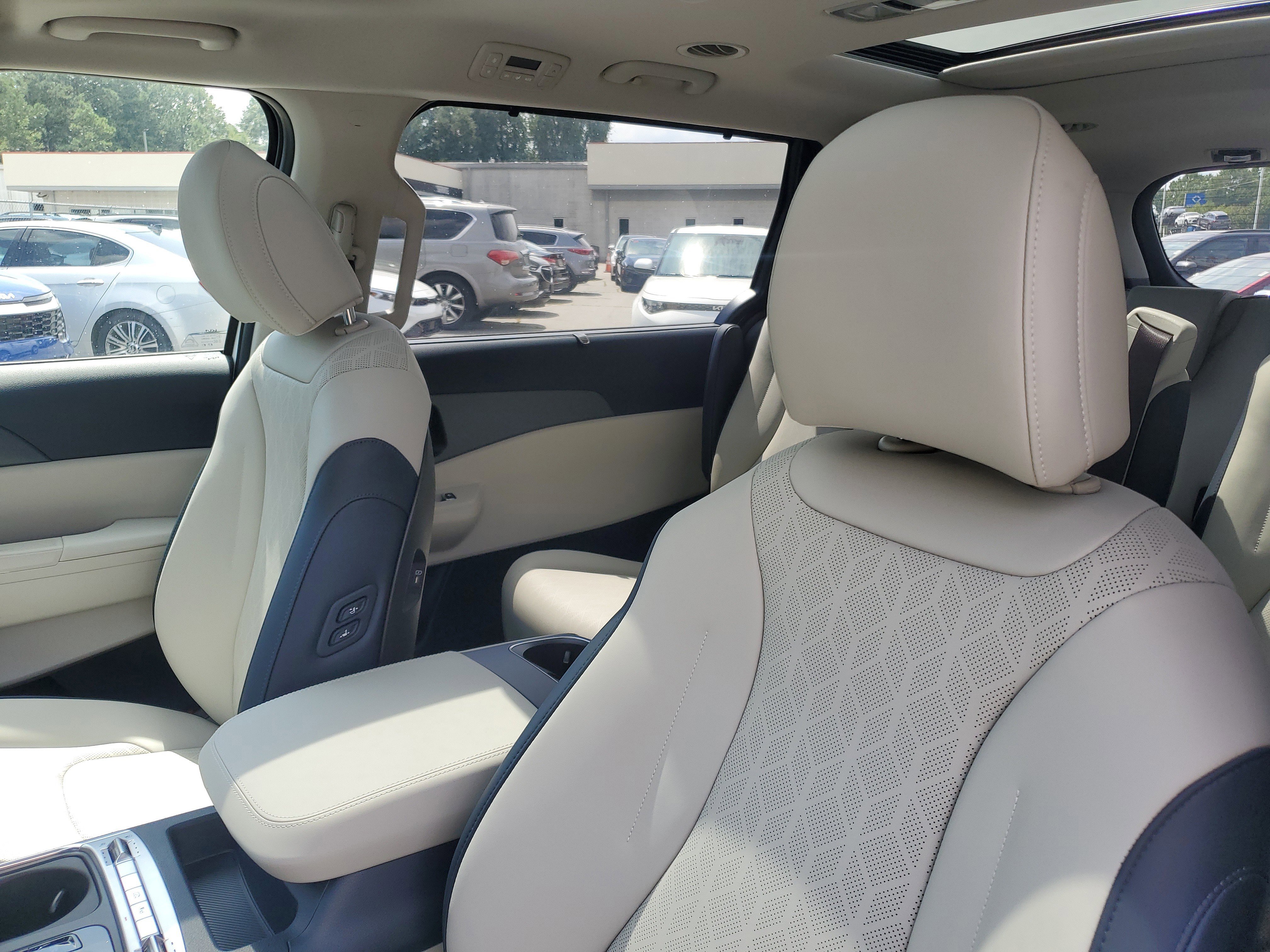 New 2026 Kia Carnival SX image 16