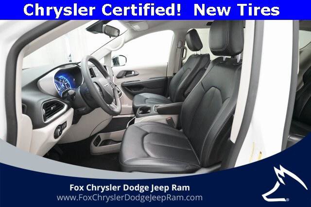 Certified 2024 Chrysler Pacifica Touring-L image 7