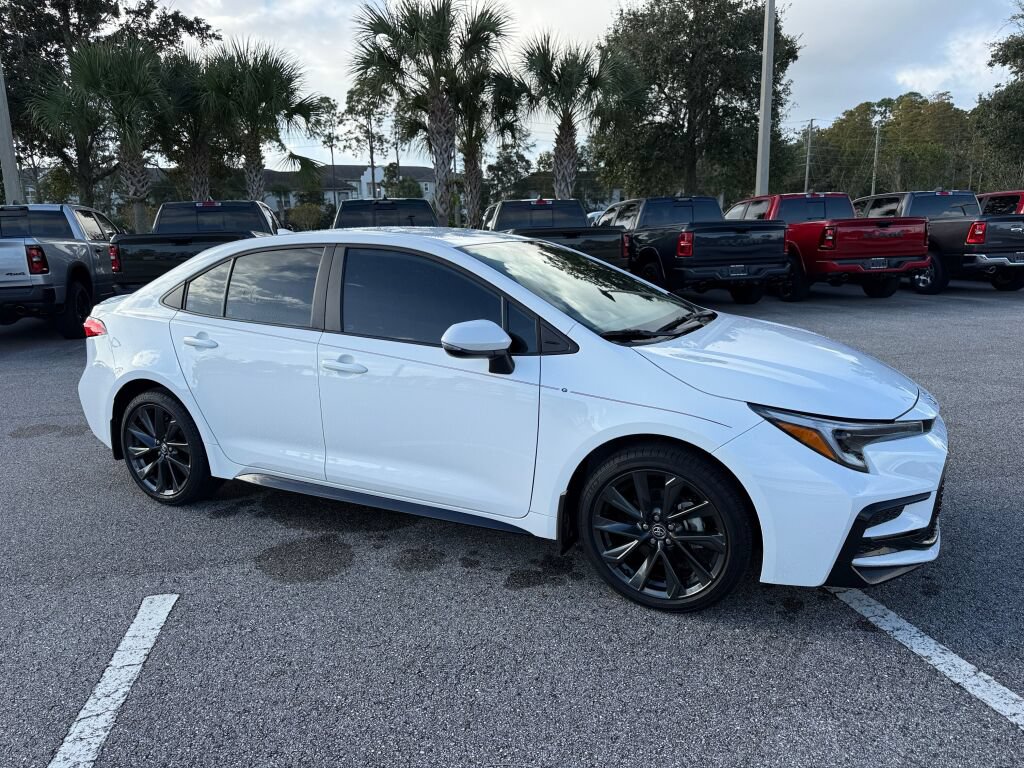 Used 2026 Toyota Corolla SE FWD image 1