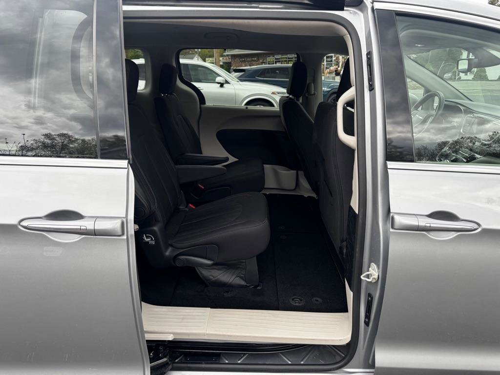 Used 2018 Chrysler Pacifica Touring Plus FWD image 15