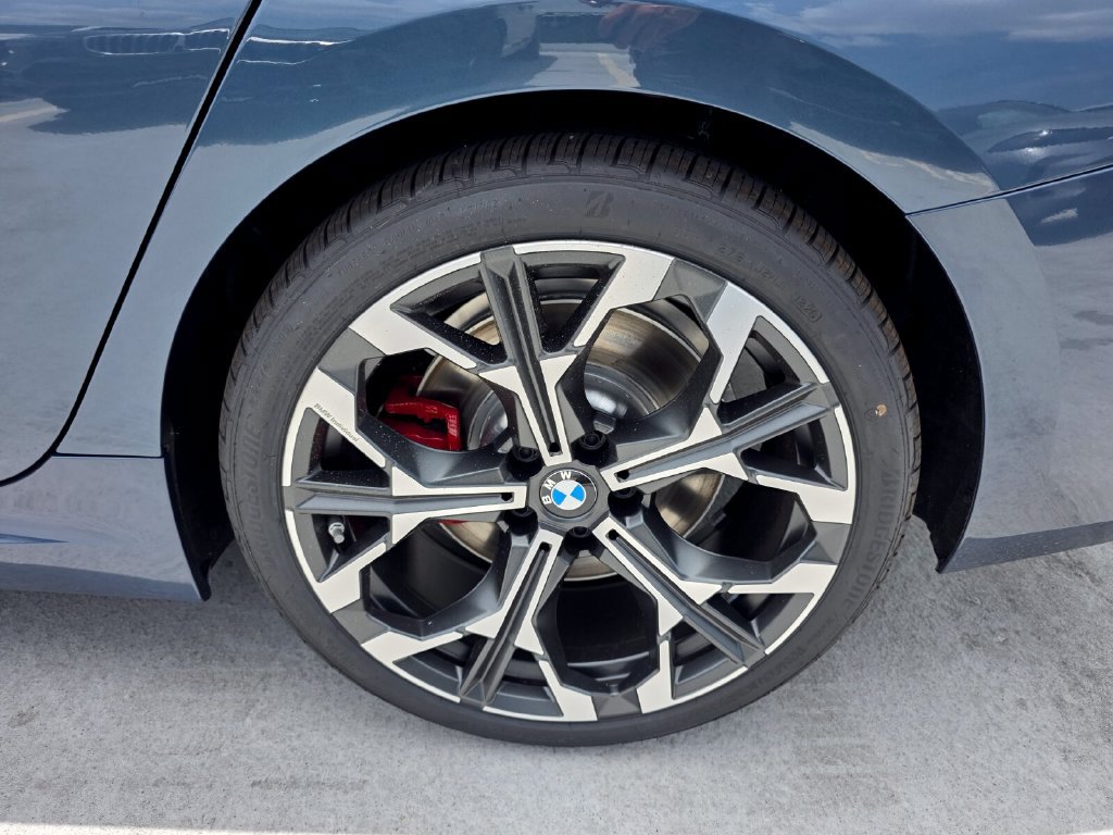 New 2026 BMW 330i Sedan w/ M Sport Package RWD image 6