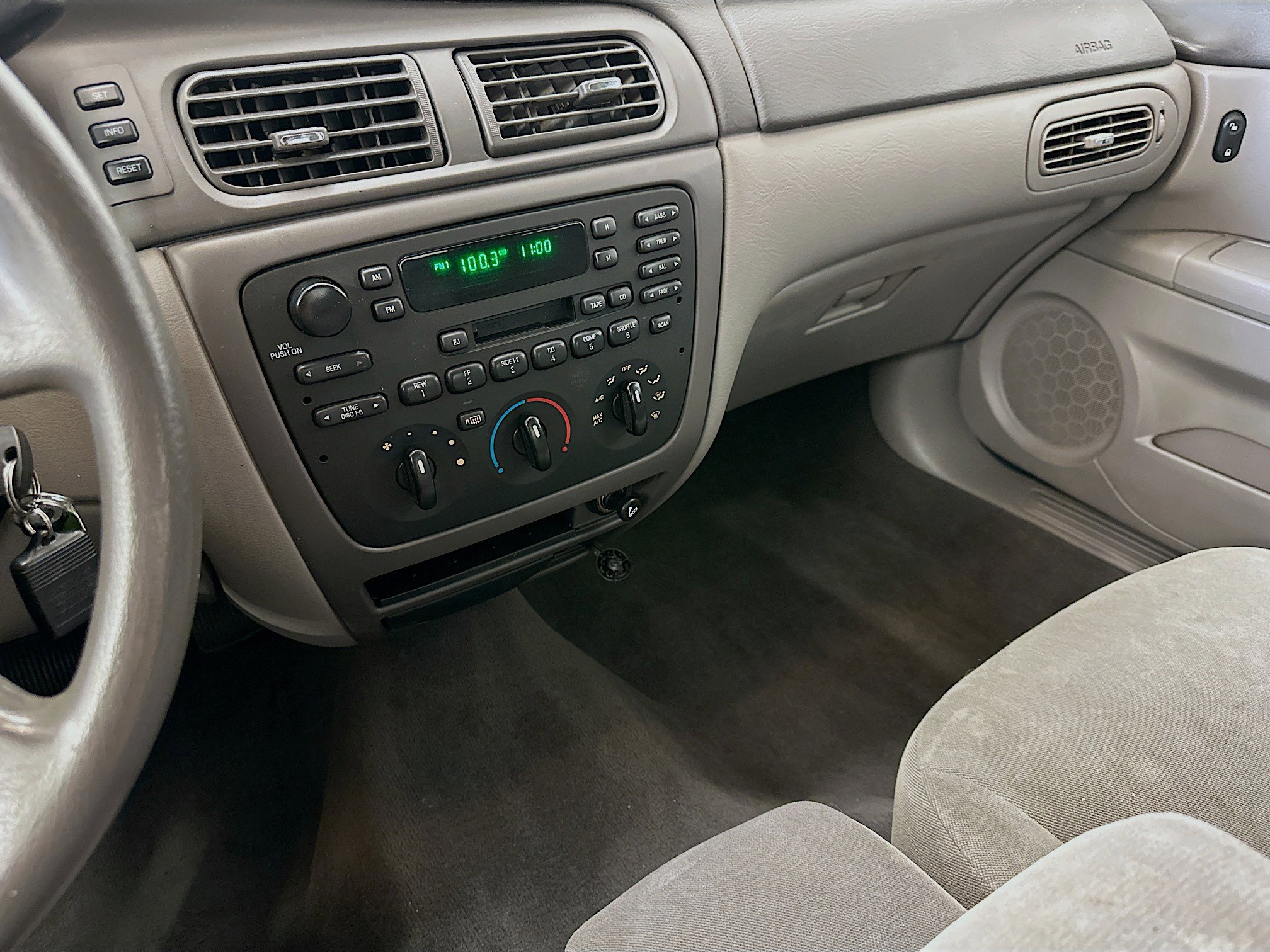 Used 2007 Ford Taurus SE image 24