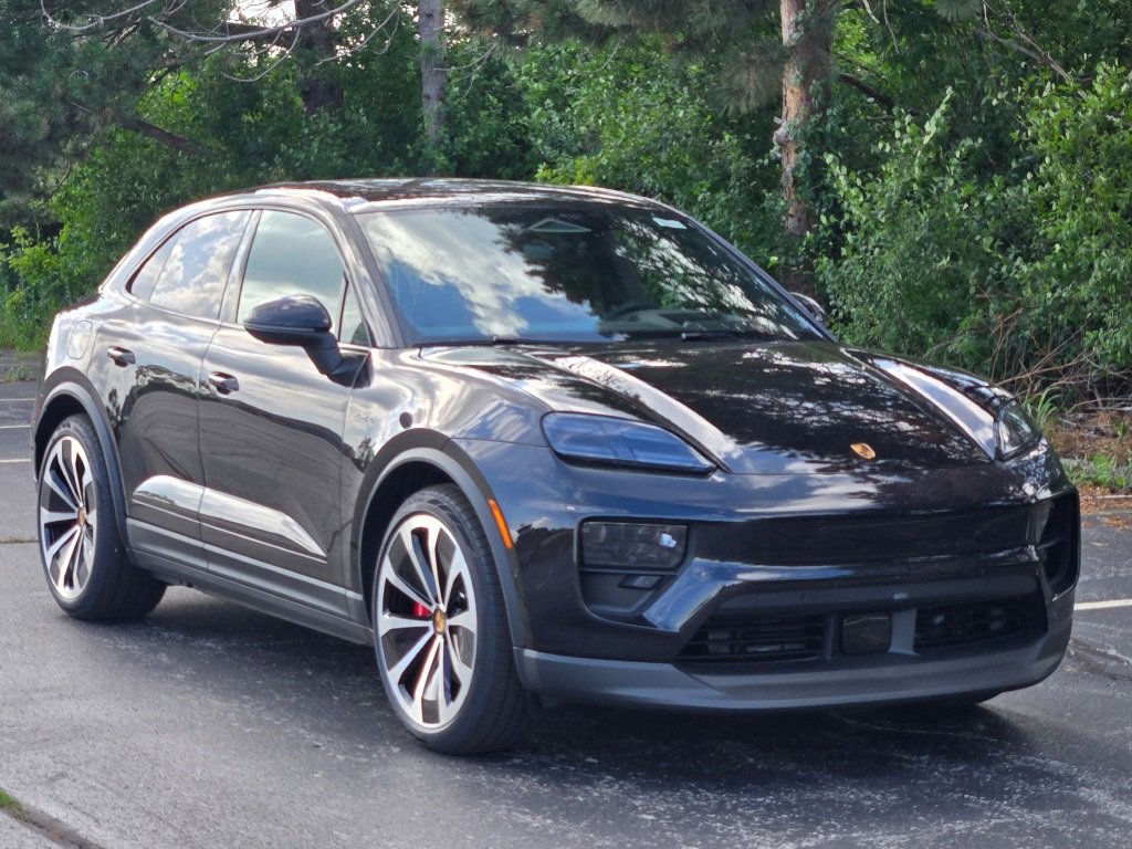 New 2025 Porsche Macan 4S Electric image 9