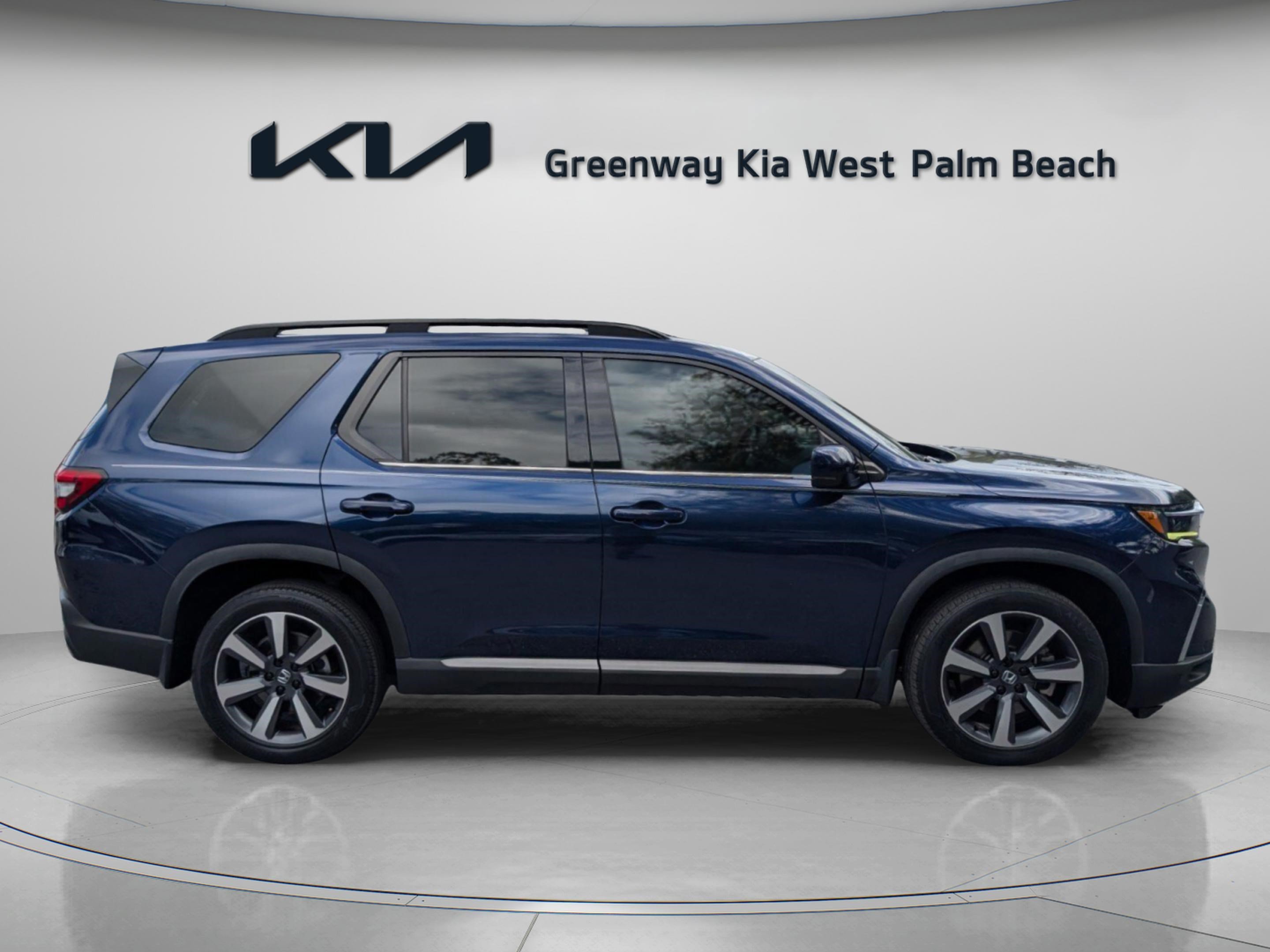 Used 2023 Honda Pilot Touring image 8