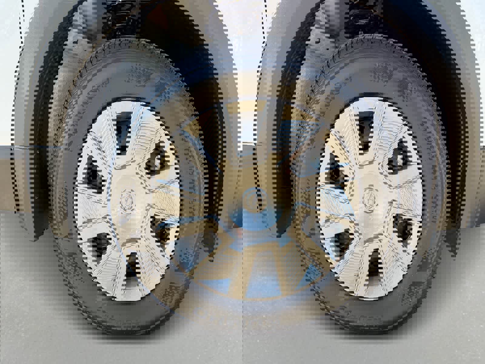 Certified 2025 Nissan Kicks S image 8