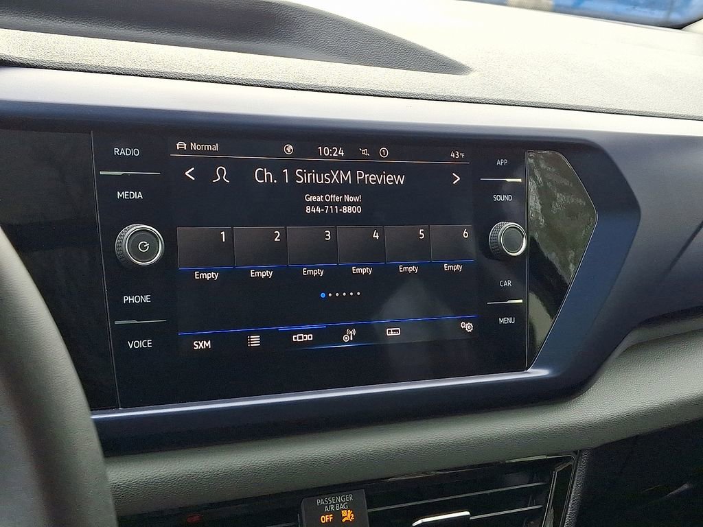 Used 2023 Volkswagen Taos SE image 3