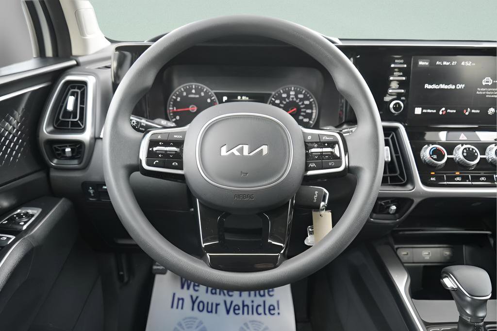 Used 2023 Kia Sorento LX AWD/4WD image 17