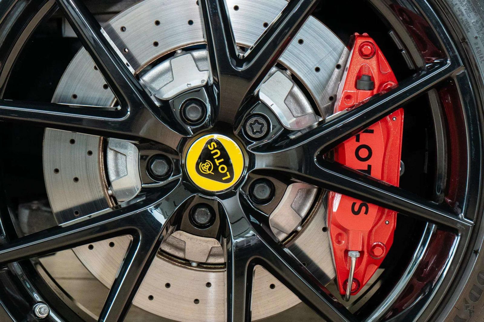 Used 2025 Lotus Emira RWD image 8