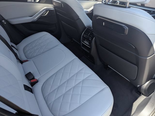 Used 2027 BMW X6 xDrive40i w/ Climate Comfort Package AWD/4WD image 15
