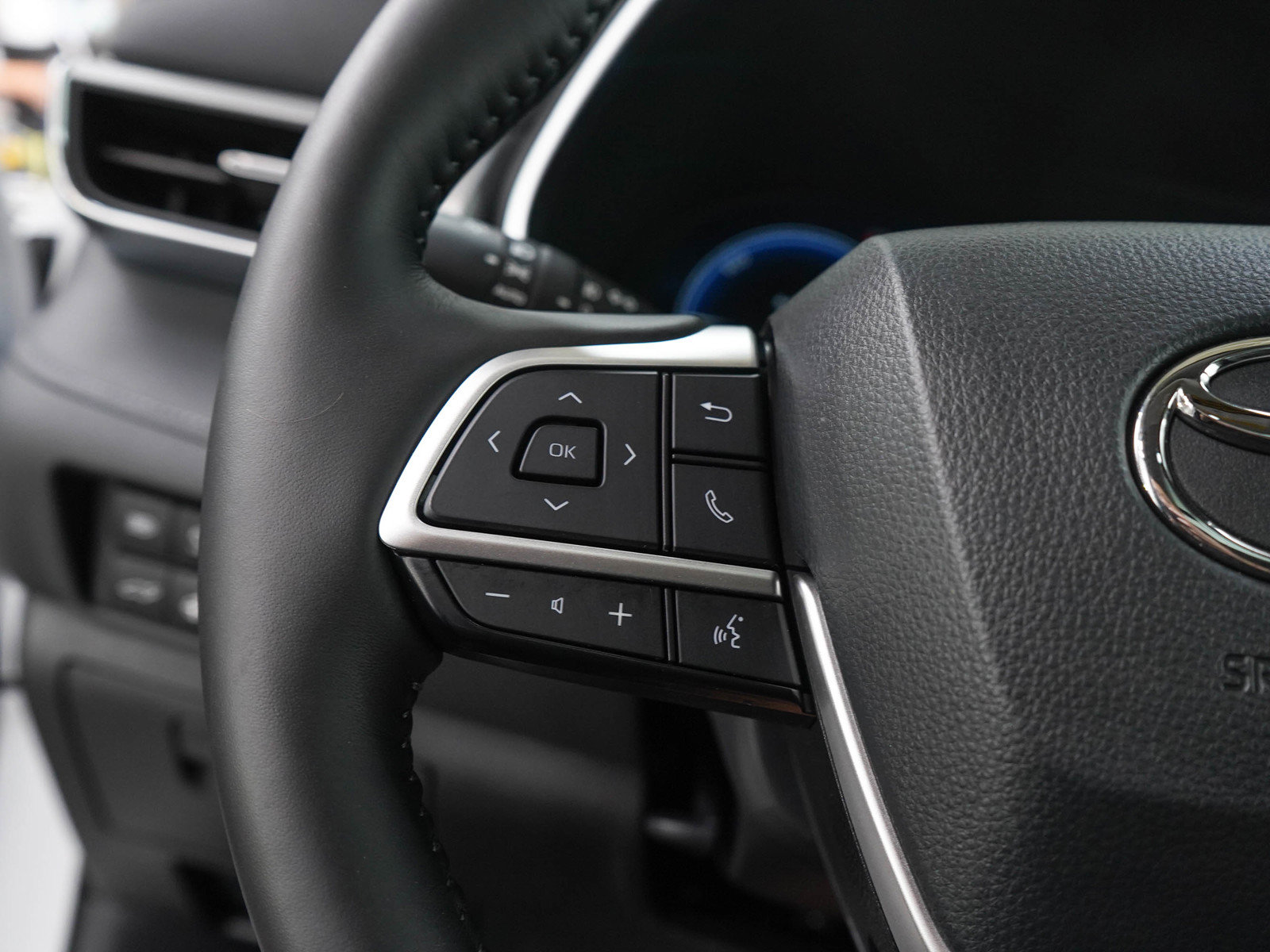 Used 2024 Toyota Highlander Platinum AWD/4WD image 30