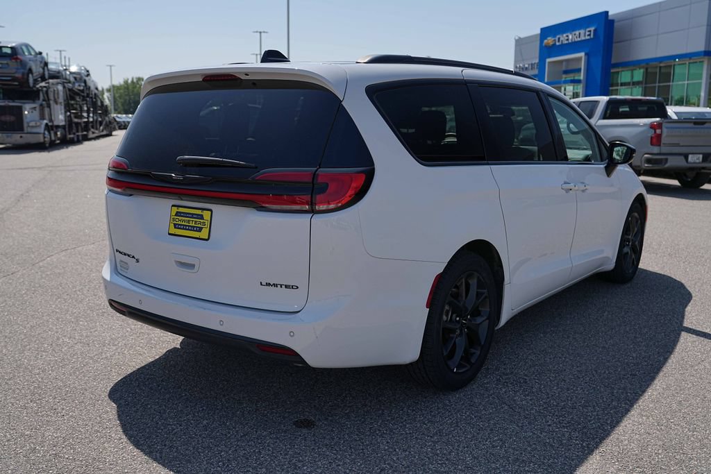 Used 2025 Chrysler Pacifica Limited FWD image 6