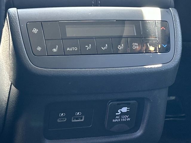 Used 2024 Nissan Pathfinder Platinum image 22