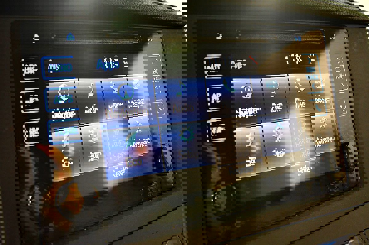 Used 2015 Toyota Sienna XLE image 24