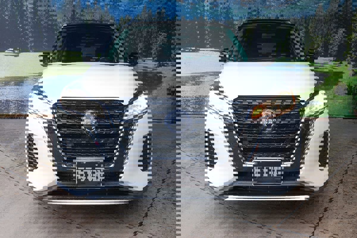 Used 2022 Nissan Kicks SV image 2