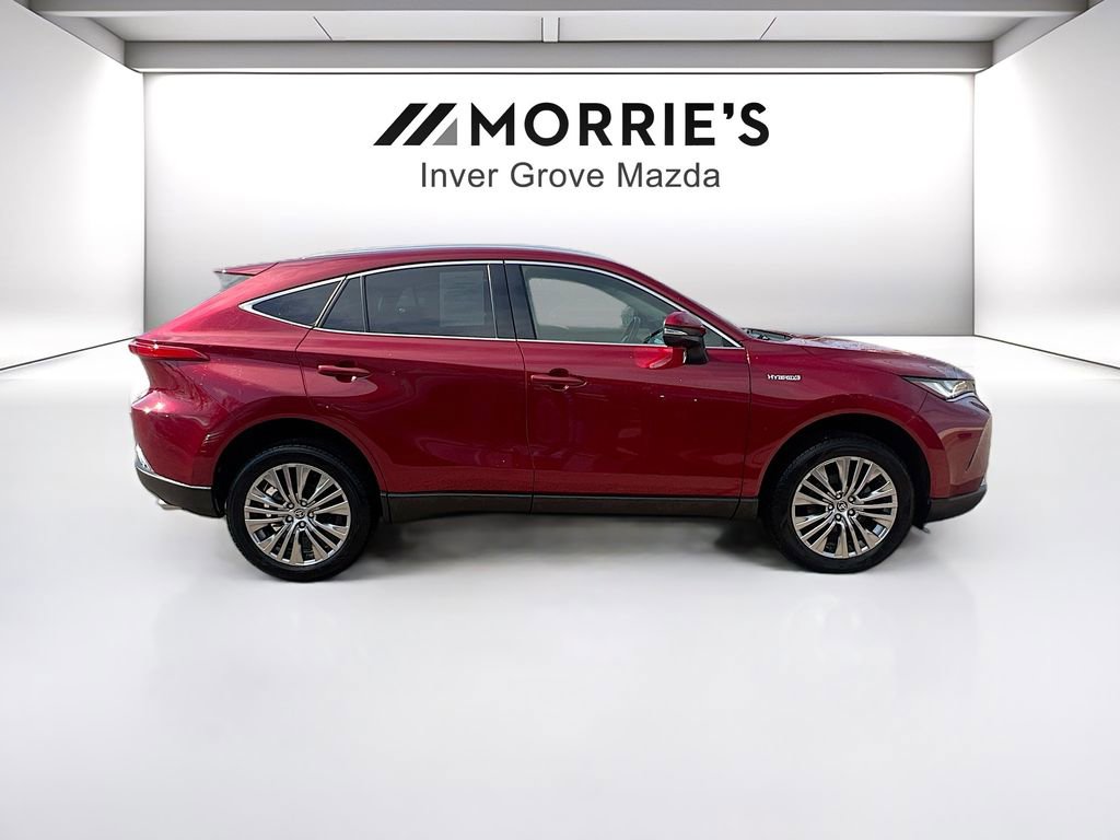 Used 2022 Toyota Venza XLE image 4