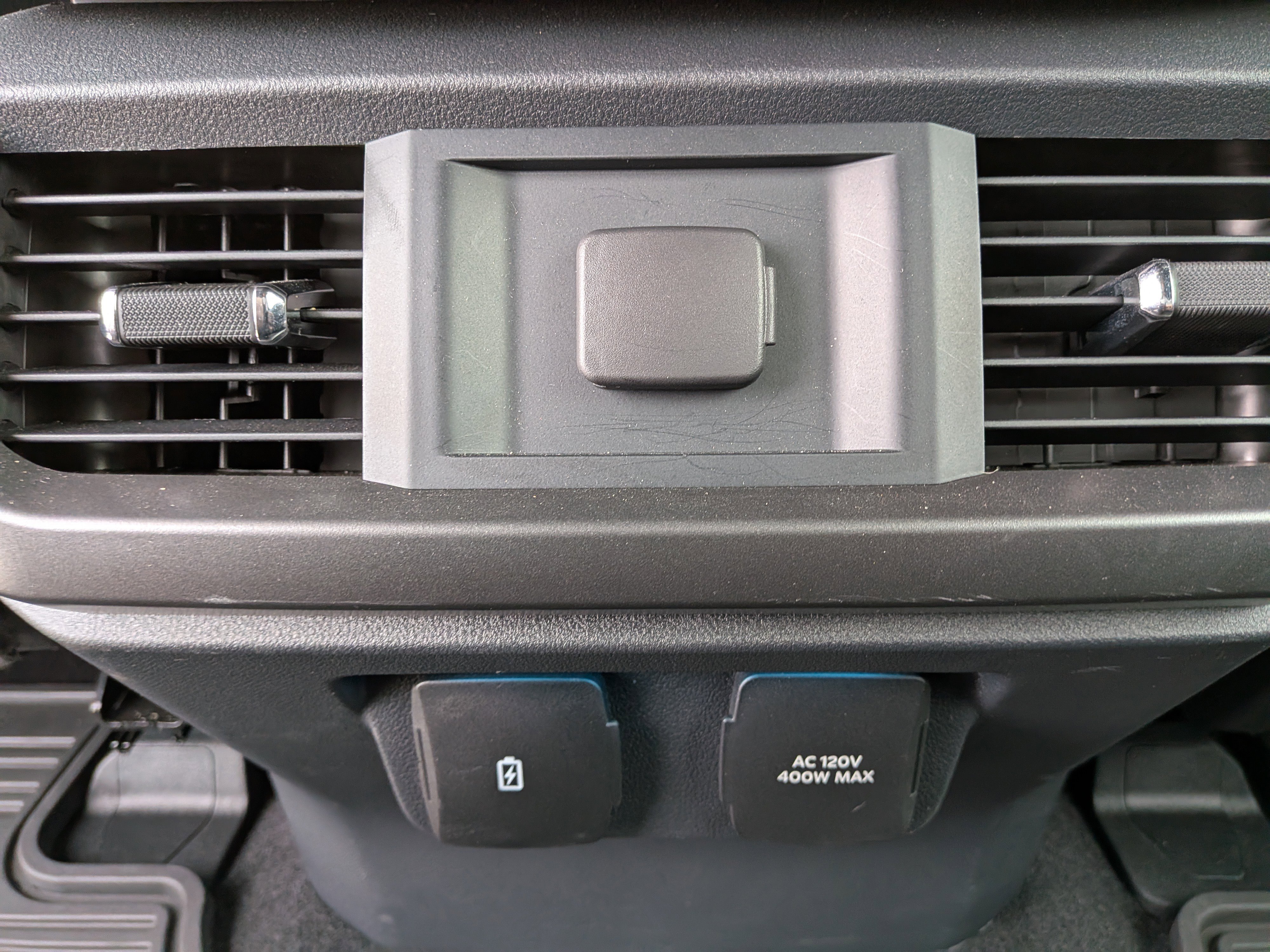 Used 2025 Ford F150 Lariat w/ Equipment Group 501A Mid image 15