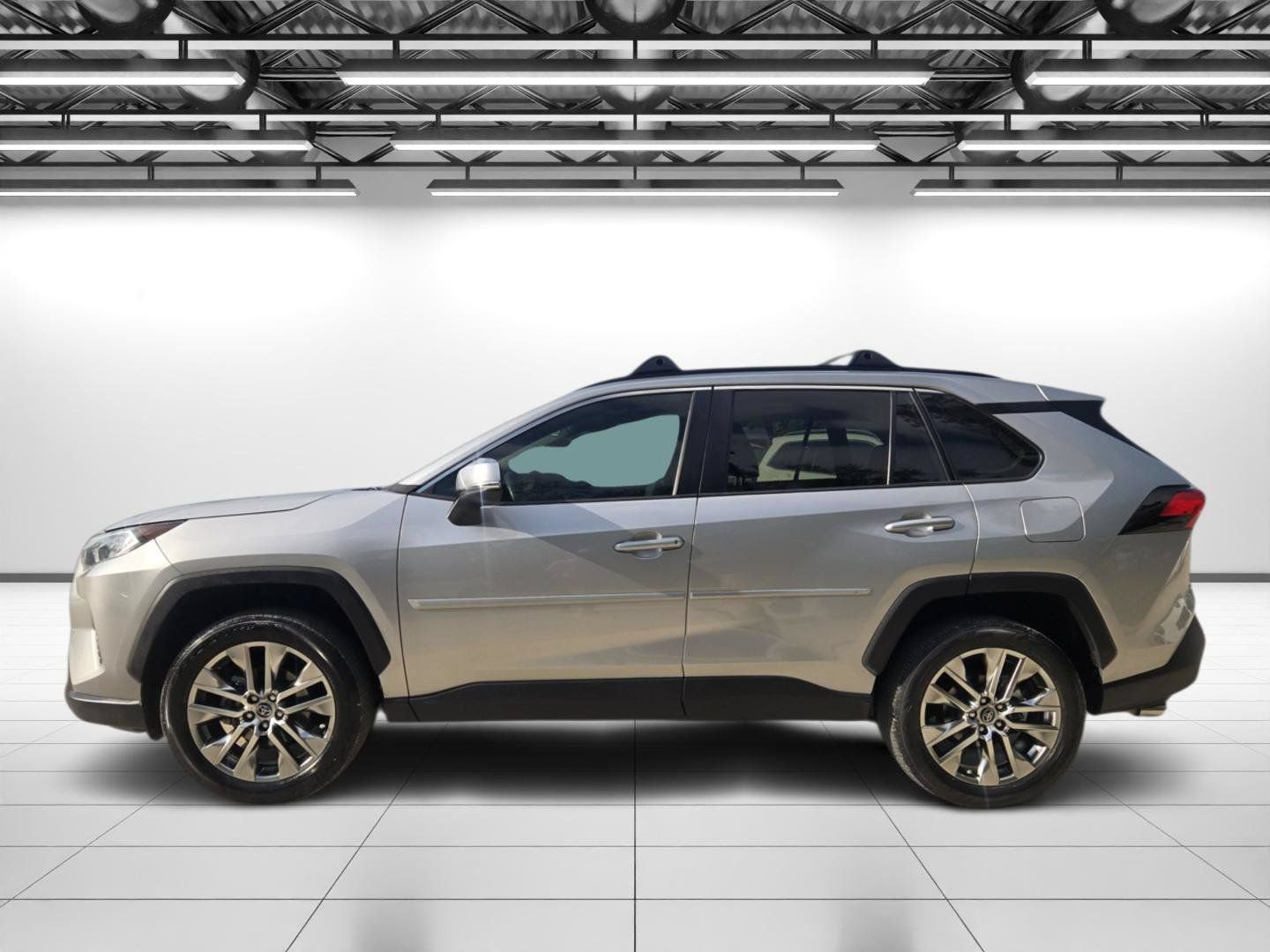 Used 2020 Toyota RAV4 XLE Premium FWD image 6