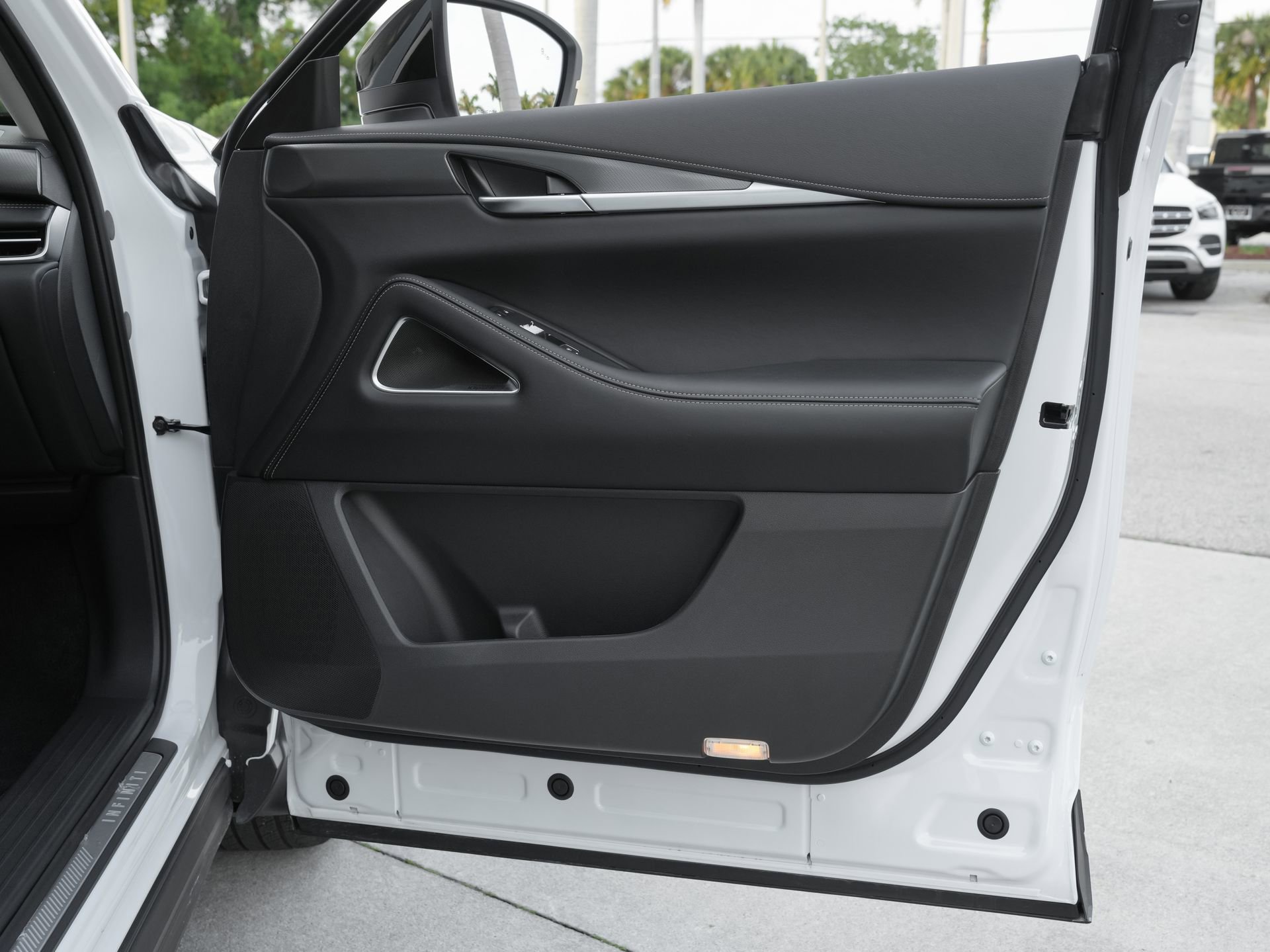 Certified 2026 INFINITI QX60 Luxe w/ Cargo Package FWD image 37