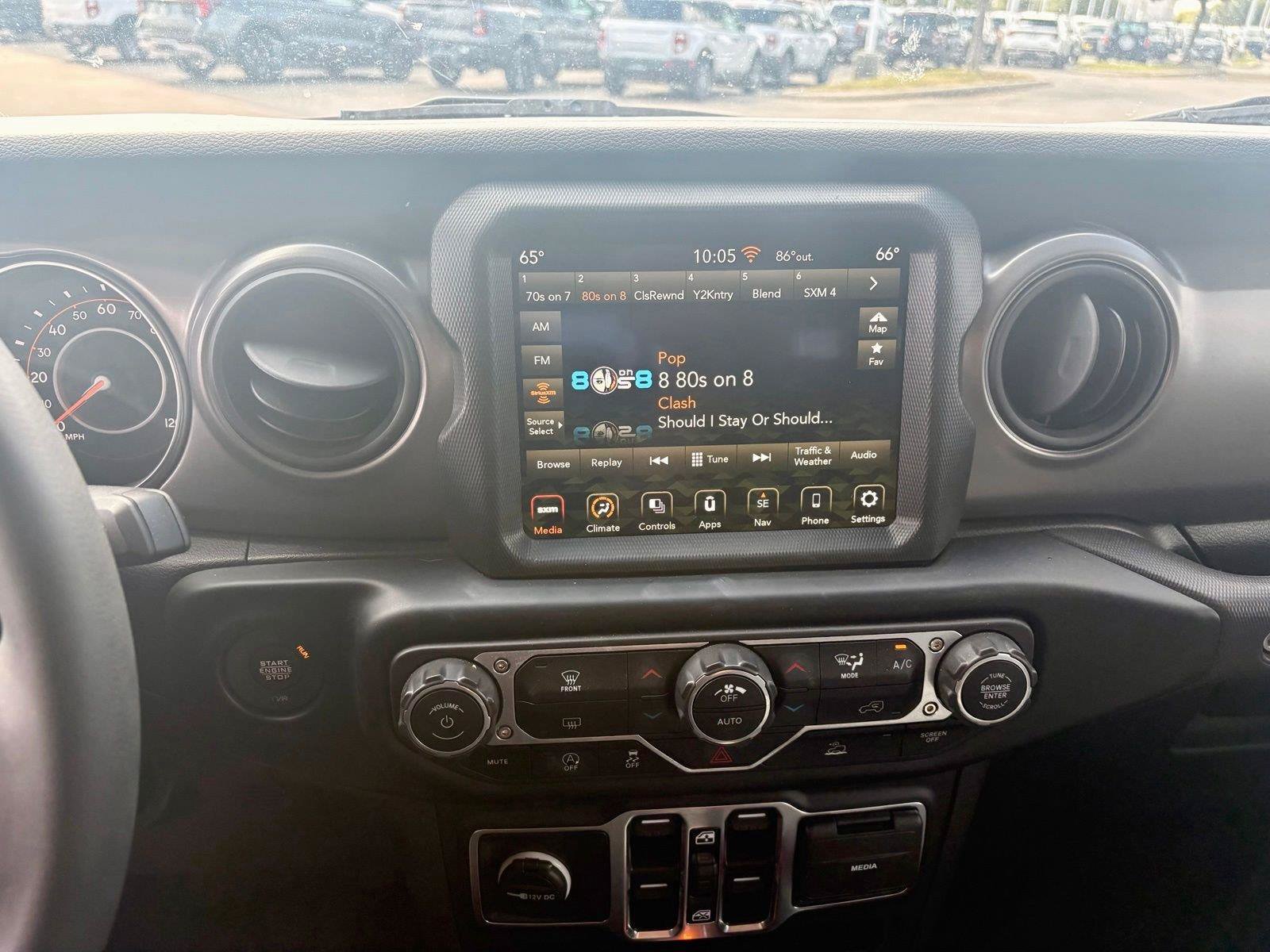 Used 2023 Jeep Gladiator Sport AWD/4WD image 14