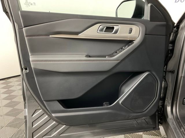 New 2026 Ford Explorer Active RWD image 12